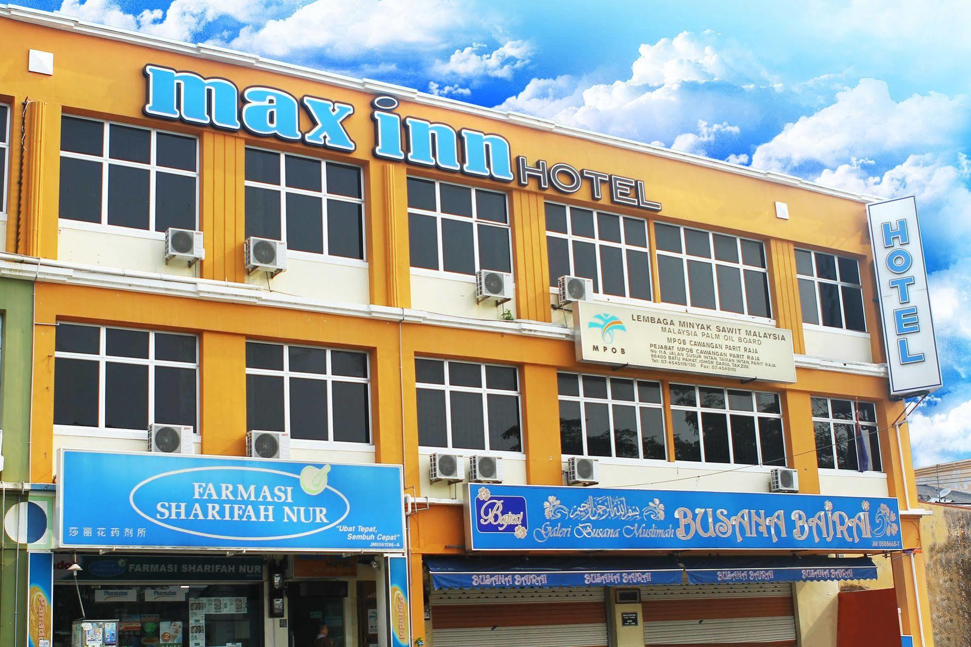 Max Inn Hotel Parit Raja Exteriör bild